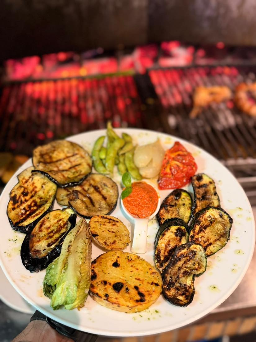 Graellada de verdures a la brasa con salsa romesco