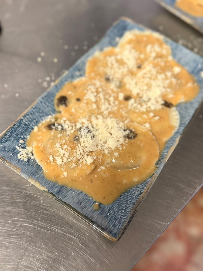 Raviolis con crema de setas y parmesano